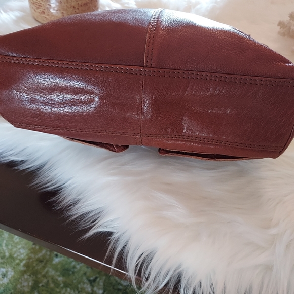 Spikes & Sparrow Whiskey Leather Crossbody Bag :Zip Closure: Snap Pocket Storage - Picture 7 of 16